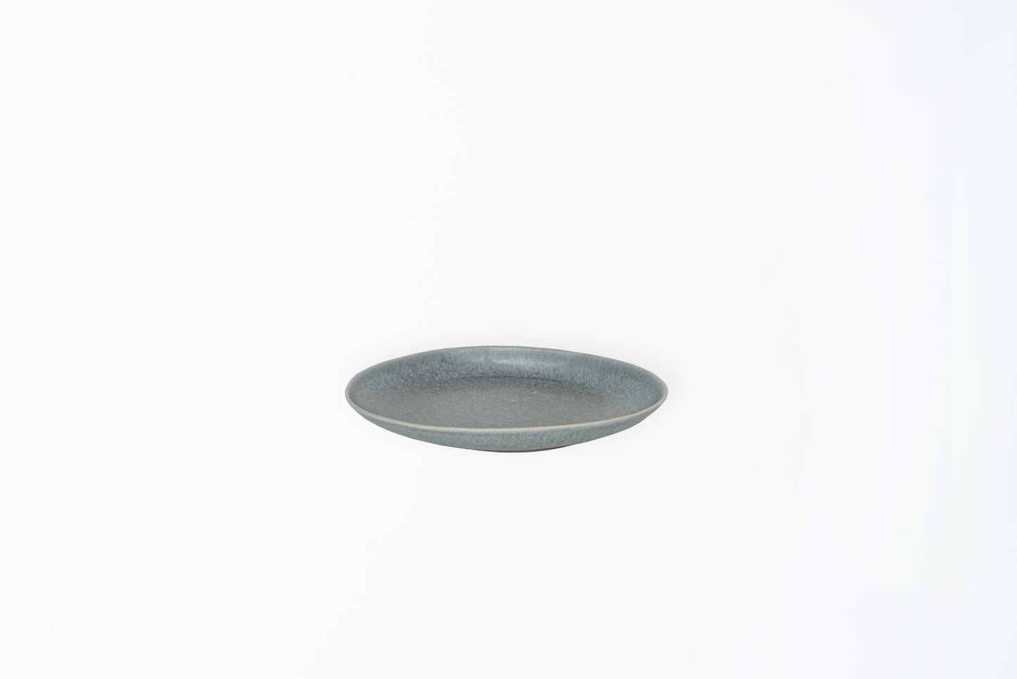 Dinner plate grey satin